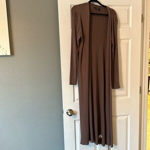 Long sleeve Mauve belted light weight sweater. Size Large